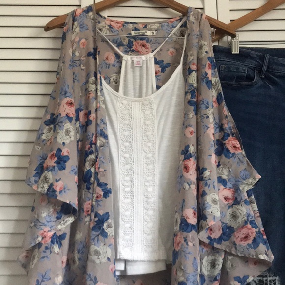 Leshop Floral Kimono - Picture 6 of 7